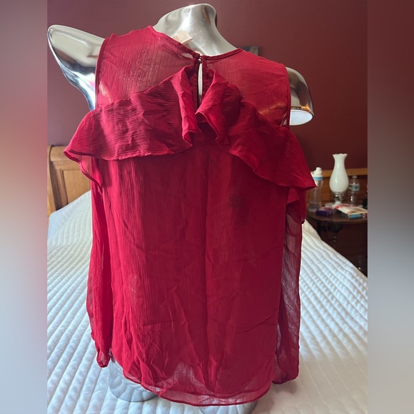 H&M open shoulder ruffle blouse - Picture 4 of 5